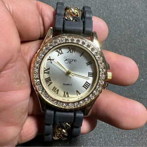 Simone Chic Ladies Fashion Quartz Watch Gold Tone RhineStone Accents Working